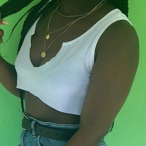 PRETTYLITTLETHING WHITE BASIC CROP TOP SIZE SMALL